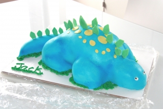 stegasaurus cake by sara